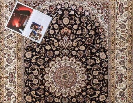 שטיח אספהן פרסי פרחי משי רקע שחור